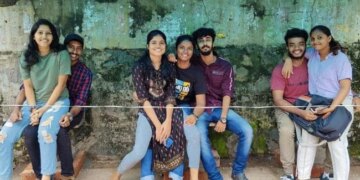 युवक-युवतियों के एक-दूसरे की गोद में बैठकर प्रदर्शन करने के बाद बस स्टैंड का कायाकल्प