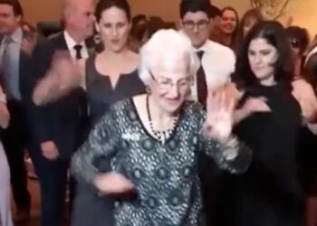 98 Year Old Grandmother Did Such A Dance That All The Girls Became Speechless, 16 Lakh People Watched The Video