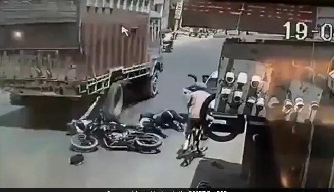 Police Officer Tweets Accident Video With Message To Careless Drivers See Shocking Video