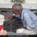 Elderly Man Counts His Daily Earnings Internet Gets Emotional To See This Heartbreaking Video