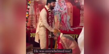 Bride Touched Feet Then Groom Sat Down On The Stage And Did Something Like This Internet Loves It See Viral Video