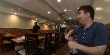 American YouTuber Video: American YouTuber Speaks Telugu At Indian Restaurants In US Netizens Are Impressed | US Man Orders Food In Fluent Telugu At Indian Restaurant