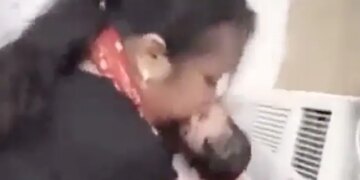 The Baby Girl Was Not Breathing As Soon As She Was Born, The Doctor Became A God And Saved Her Life By Breathing Through Her Mouth.