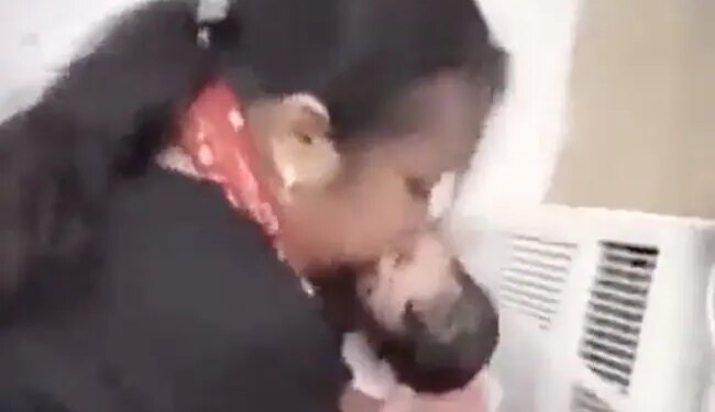 The Baby Girl Was Not Breathing As Soon As She Was Born, The Doctor Became A God And Saved Her Life By Breathing Through Her Mouth.