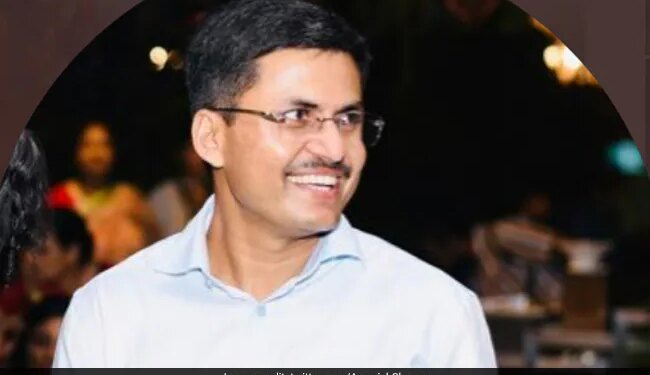 IAS Officer Awanish Sharan Shared His First Salary Tweet Goes Viral See Internet Funny Reactions – IAS अधिकारी ने बताई अपनी पहली सैलरी, लोगों से पूछा- आपकी…? यूजर ने कहा