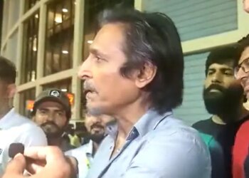 पाकिस्तान की हार के बाद रमीज राजा को आया गुस्सा, भारतीय पत्रकार का फोन छीना, देखें वीडियो