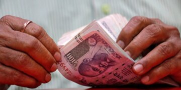 Fact Check Central Govt Employees Dearness Allowance Increased By 4% Centre Says No Such Order