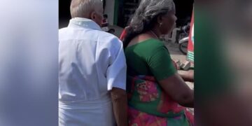 Elderly Woman Rides Motorcycle With Husband At The Backseat In Viral Video Internet Loves It – बुजुर्ग महिला ने पति को पीछे बैठाकर दौड़ाई बाइक, लोग बोले