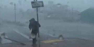 Journalist Nearly Blown Away While Reporting On Hurricane Ian Watch Shocking Viral Video
