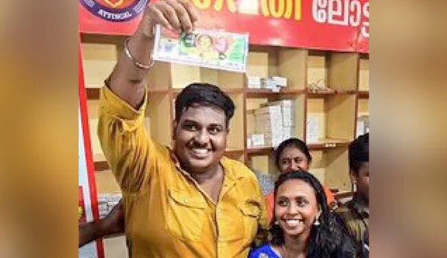 Onam Bumper 2022: Kerala Auto Driver Wins Rs 25 Crore Onam Bumper Lottery | Kerala Auto Rickshaw Driver Wins Rs 25 Crore In Lottery