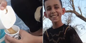 Little Boy Selling Coffee With A Smile On His Face In Iraq Internet Gets Emotional See Viral Video – चेहरे पर मुस्कुराहट लिए कॉफी बेचता है ये छोटा बच्चा, Video देख इमोशनल हो गए लोग, बोले