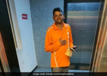 Swiggy Delivery Agent Was Seen Delivering Food Empty Feet, You Will Get Emotional After Reading The Story