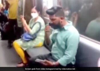 Man Did Weird Act To Take A Seat In Metro Internet Got Upset See Funny Viral Video