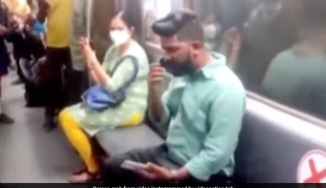 Man Did Weird Act To Take A Seat In Metro Internet Got Upset See Funny Viral Video