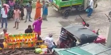 अंतिम संस्कार के दौरान शव के बगल में लोगों ने की फायरिंग, वीडियो देख घबरा जाएंगे आप