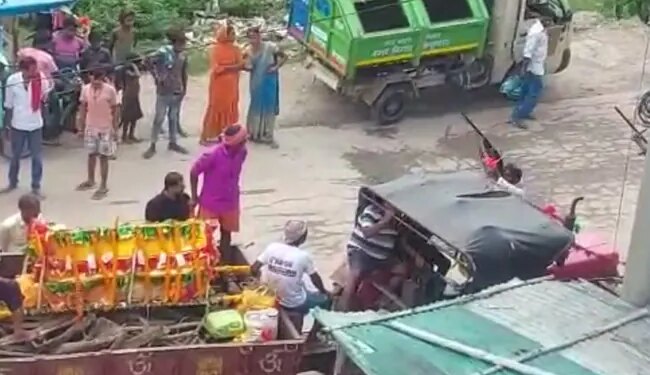 अंतिम संस्कार के दौरान शव के बगल में लोगों ने की फायरिंग, वीडियो देख घबरा जाएंगे आप