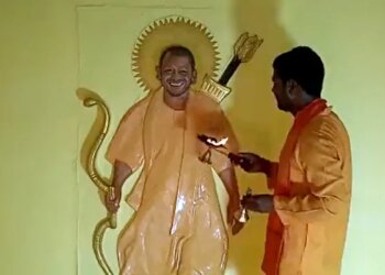 A Person Built A Unique Temple Of Chief Minister Yogi Adityanath In UP, Worships Him Daily