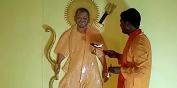 A Person Built A Unique Temple Of Chief Minister Yogi Adityanath In UP, Worships Him Daily