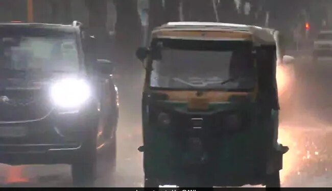 Air Pollution Reduced Due To Rain In Delhi-NCR, People Said – Happiness Came – दिल्ली-एनसीआर में बारिश की वजह से वायु प्रदूषण में कमी आई, लोगों ने कहा