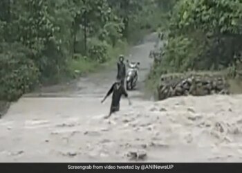 Caught On Camera: A Young Man Drowned In A Raging River, People Were Surprised To See The Video On Social Media