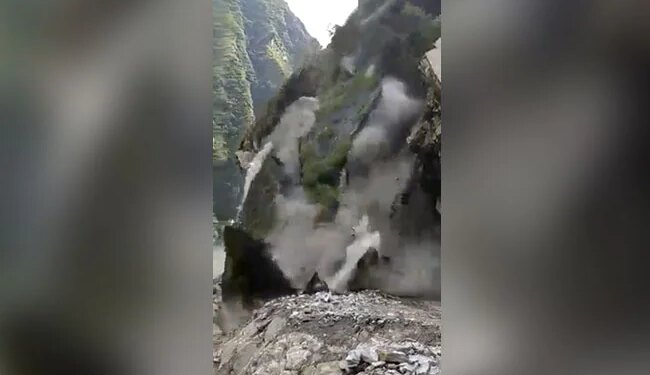Dangerous Landslide In Uttarakhand Parts Of Hill Crashes Many Passengers Stranded On Road Watch Video