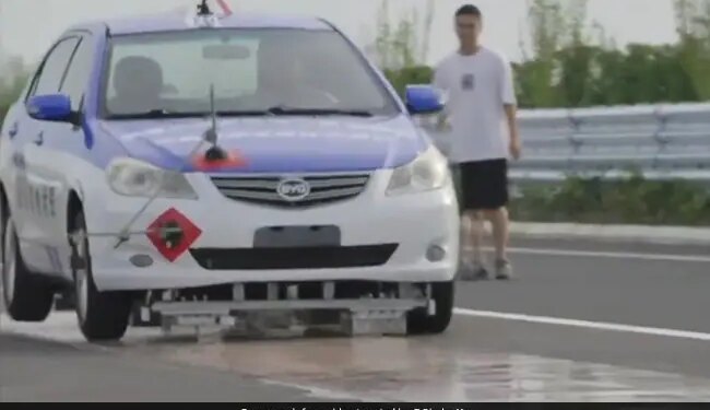 China Tests The Worlds First Car To Run Above The Road | China Tests Flying Cars That Can Reach 230 Km Per Hour