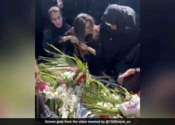Mahsa Amini Death: Grieving Sister Of Iran Man Killed In Protests Chops Hair At His Funeral | Woman Chops Hair On Grave Of Brother Killed In Iran Protest