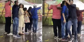 Friends Went To Hopping Durga Puja Pandal In Kolkata Amid Heavy Rains What They Did To Avoid Getting Wet All Are Praising