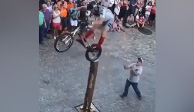 Cycle Stunt Video: Man Did A Shocking Stunt Riding A Bicycle, The Video Went Viral On Social Media