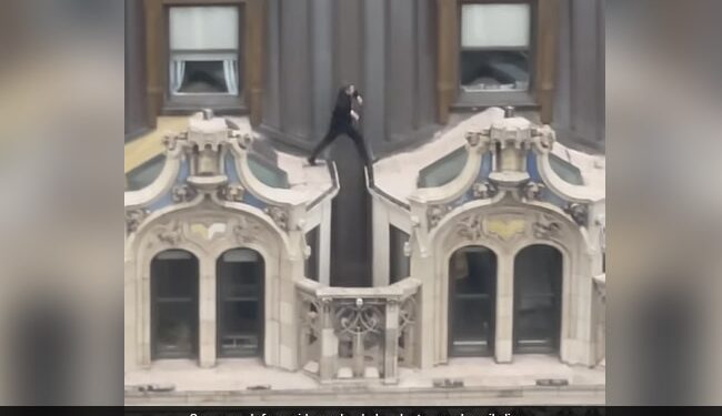 Man Casually Jumping Across Rooftop Of 23-Storey New York Building Goes Viral Video