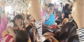 Women Passengers Fighting Slap Punch And Pull Each Others Hair Inside Mumbai Local Train See Viral Video