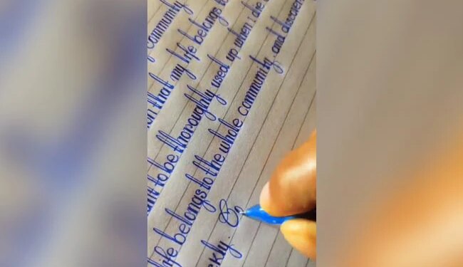 People Were Surprised To See Beautiful Handwriting, Users Said – The Printing Machine Has Also Failed In Front Of It – सुंदर हैंडराइटिंग देखकर लोग हुए हैरान, यूज़र्स ने कहा