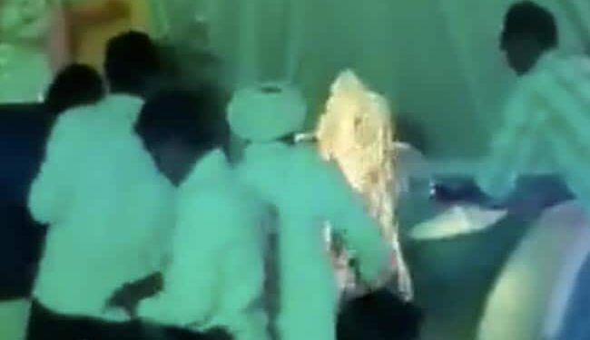 After Seeing The Fountain Installed In The Wedding Ceremony, The Villagers Started Washing Utensils In It, The Video Went Viral