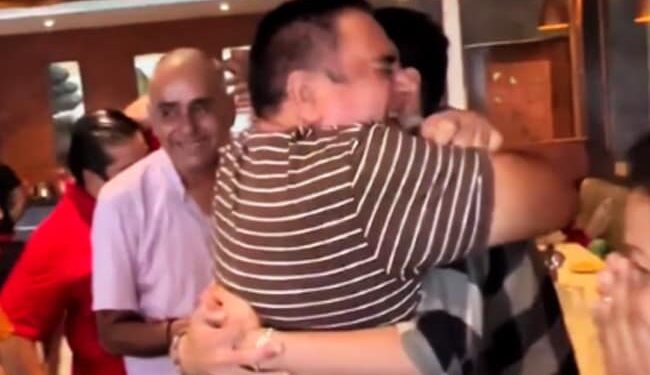 पापा का जन्मदिन था, बेटे ने अचानक से आकर सरप्राइज दे दिया, पिता ने गले लगाकर ख़ूब रोया