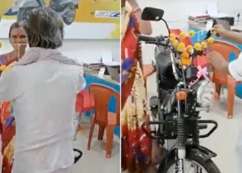 नई बाइक ख़रीदी तो खुशी में पति ने सबके सामने गाड़ी की जगह पत्नी को ही माला पहना दिया