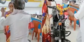 नई बाइक ख़रीदी तो खुशी में पति ने सबके सामने गाड़ी की जगह पत्नी को ही माला पहना दिया