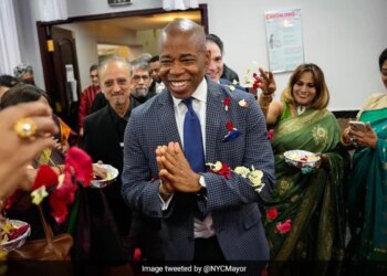 Durga Puja Is Being Celebrated In New York, The Mayor Said – This Festival Is Special, It Is The Victory Of Good Over Evil – न्यूयॉर्क में मनाई जा रही है दुर्गापूजा, मेयर ने कहा