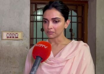Deepika Padukone Plays The Live Love Laugh Rapid Fire Watch Video
