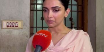Deepika Padukone Plays The Live Love Laugh Rapid Fire Watch Video