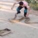 The Man Was Holding The Angry King Cobra With Bare Hands, Opened The Jaw And Jumped Loudly, Then…