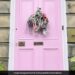 Woman Faces 19 Lakh Rupee Fine For Painting Her Front Door Pink In Scotland – घर का दरवाजा गुलाबी रंगने के जुर्म में इस महिला पर लगा 19 लाख रुपए का जुर्माना