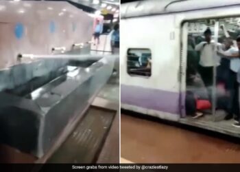 Viral Video Broken Tap At Railway Station Give Passengers Uninvited Shower Internet Calls It Auto Cleaning System – VIDEO: रेलवे स्टेशन पर टूटे नल से निकला पानी का फव्वारा, यूजर्स बोले- ये है ऑटो क्लिनिंग सिस्टम