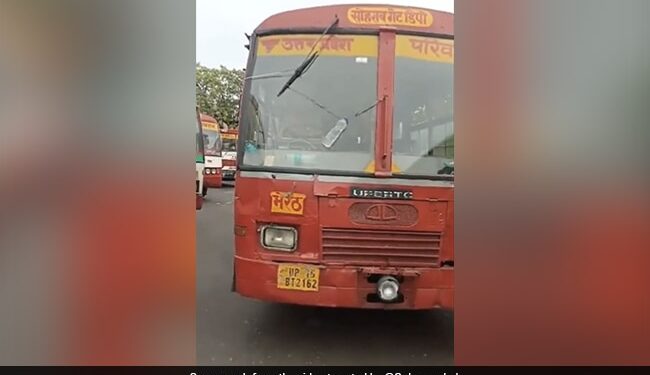 Bus Driver Jugaad Of Bottle Wiper For Windshield Which He Moves Manually With A Rope In UP Roadways See Viral Video