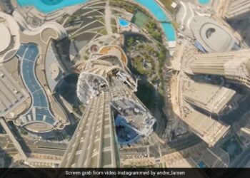 Drone Captures Incredible Scene From Top Of Dubai Burj Khalifa To Bottom Watch Viral Video