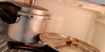 Post About Keeping A Pressure Cooker In The Fridge Sparks Debate Divides Twitter Pic Goes Viral