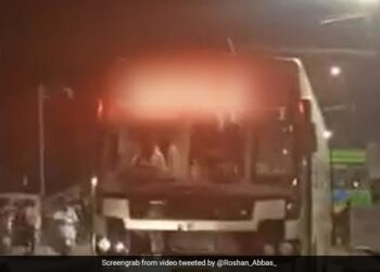 बस मालिक ने गाली देकर निकाला था,  कंडक्टर ने बस डिस्पले में गाली लिखवाकर बदला लिया