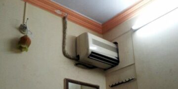 Hotel Legendary Innovation Of Splitting Split AC Between Two Rooms Leaves Internet Shocked See Viral Photo – होटल ने किया था Split AC Room देने का वादा, कमरा देखते ही कस्टमर के उड़े होश, लोग बोले
