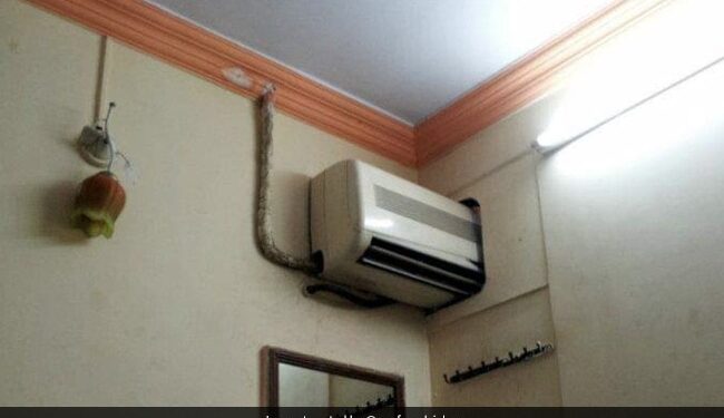 Hotel Legendary Innovation Of Splitting Split AC Between Two Rooms Leaves Internet Shocked See Viral Photo – होटल ने किया था Split AC Room देने का वादा, कमरा देखते ही कस्टमर के उड़े होश, लोग बोले