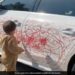 Viral Video Kid Scribbles On A Car With Lipstick Leaves Internet In Splits – बच्चे ने लिपस्टिक से कार पर दिखाई ऐसी कलाकारी, वायरल हो रहा है ये वीडियो