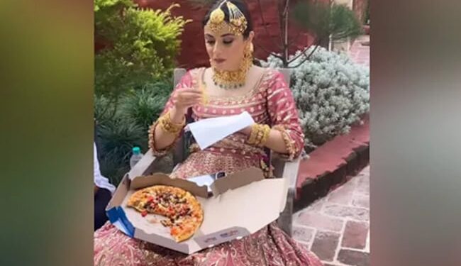 The Video Of The Bride Enjoying Pizza On The Occasion Of The Wedding Went Viral, People Said – Who Eats At Her Wedding? – शादी के मौके पर पिज्जा का आनंद लेते हुए दुल्हन का वीडियो हुआ वायरल, लोगों ने कहा